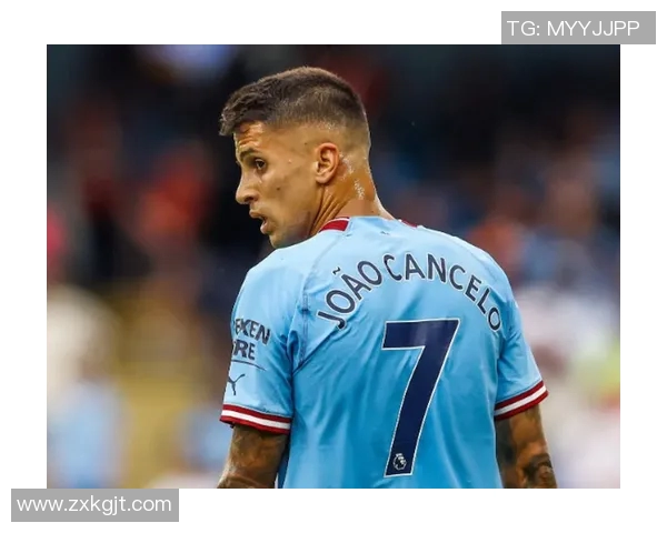 坎塞洛：从边后卫到全能战士的华丽转身与足球生涯的精彩瞬间