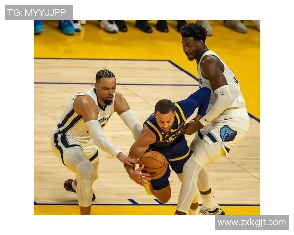 2015年11月勇士与灰熊激战回顾球场上的策略与精彩瞬间分析 2015年11月勇士与灰熊激战回顾球场上的策略与精彩瞬间分析