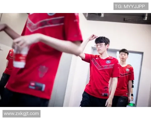 EDG战队配合引发热议赛季表现与团队默契的深度探讨