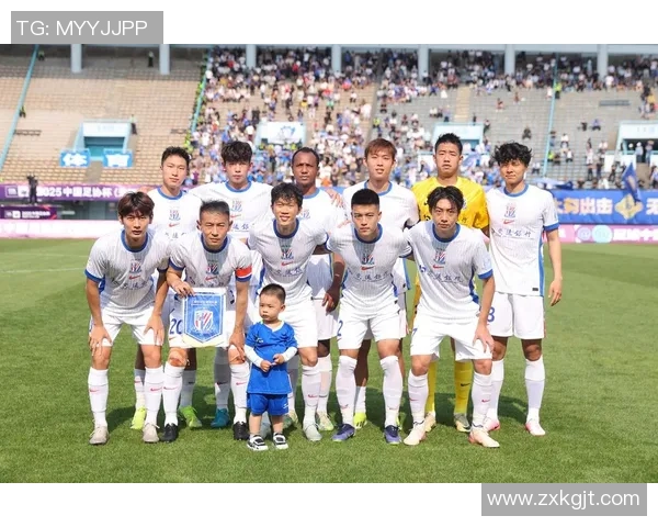 大阪飞脚与清水鼓动的激烈对决展现足球魅力与团队精神的完美结合