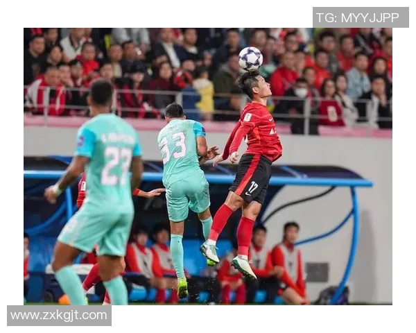 成都足球队在城市联赛中的团队协作表现分析与点评MBA