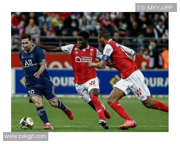 甘冈主场迎战客兰斯争夺法甲积分榜关键战役的精彩对决 甘冈主场迎战客兰斯争夺法甲积分榜关键战役的精彩对决