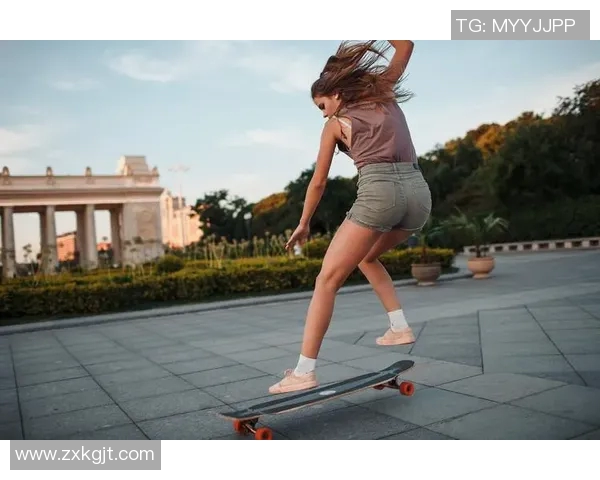 滑板之城的传奇:深入杭州滑板队员的独特技能与风采 滑板之城的传奇:深入杭州滑板队员的独特技能与风采