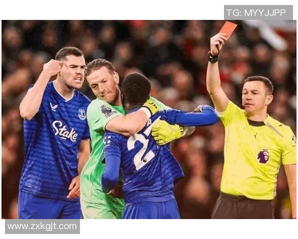 皮克与媒体冲突引发热议球员与记者之间的对抗背后真相揭秘