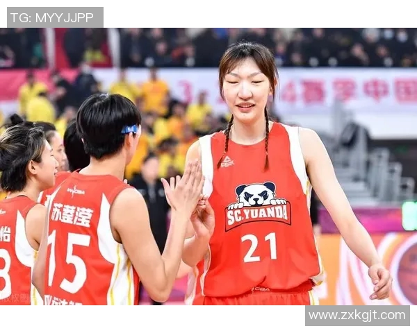 风暴与狂热女篮激战正酣比分胶着精彩瞬间回顾