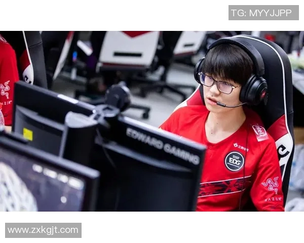 EDG在DOTA2比赛中的进攻策略分析与得失总结